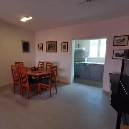 Апартаменты Nera Омиш