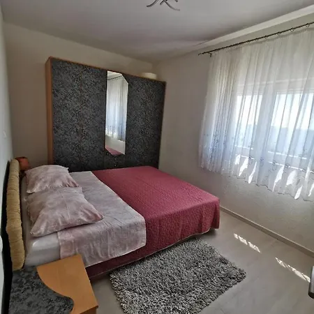 Nera Apartment *